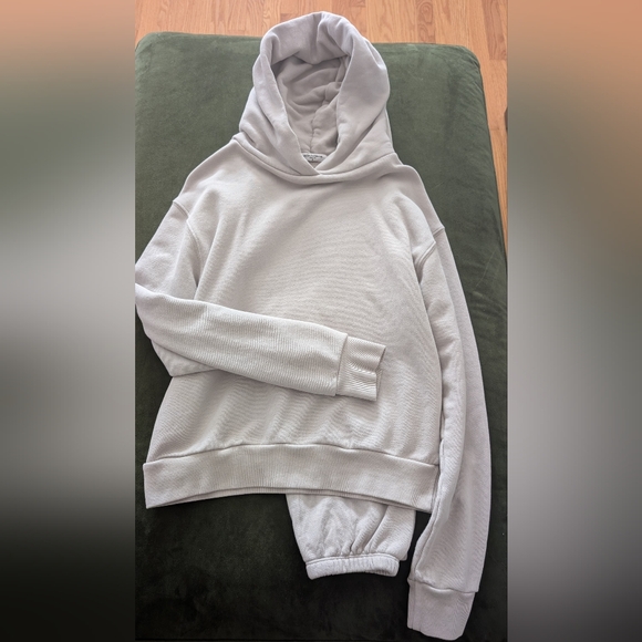 The Perfect White Tee Set. Hoodie and sweatpants. Perfectwhitetee Lounge Set - Picture 4 of 7